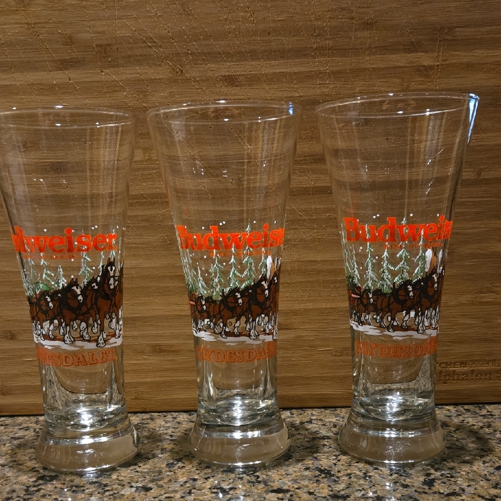 Budweiser Pilsner Glasses with Red Logo and Clydesdale Design